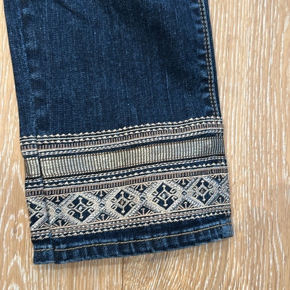 NWT White House Black Market Curvy Straight Crop Jean With Embellished Hem - Picture 9 of 15